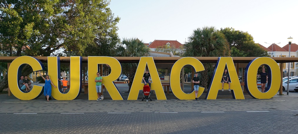 Afbeelding met boom, buiten, weg, lucht

Automatisch gegenereerde beschrijving
